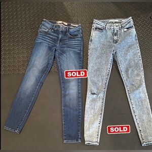 SOLD
x 2 Guess jeans 26.EUC